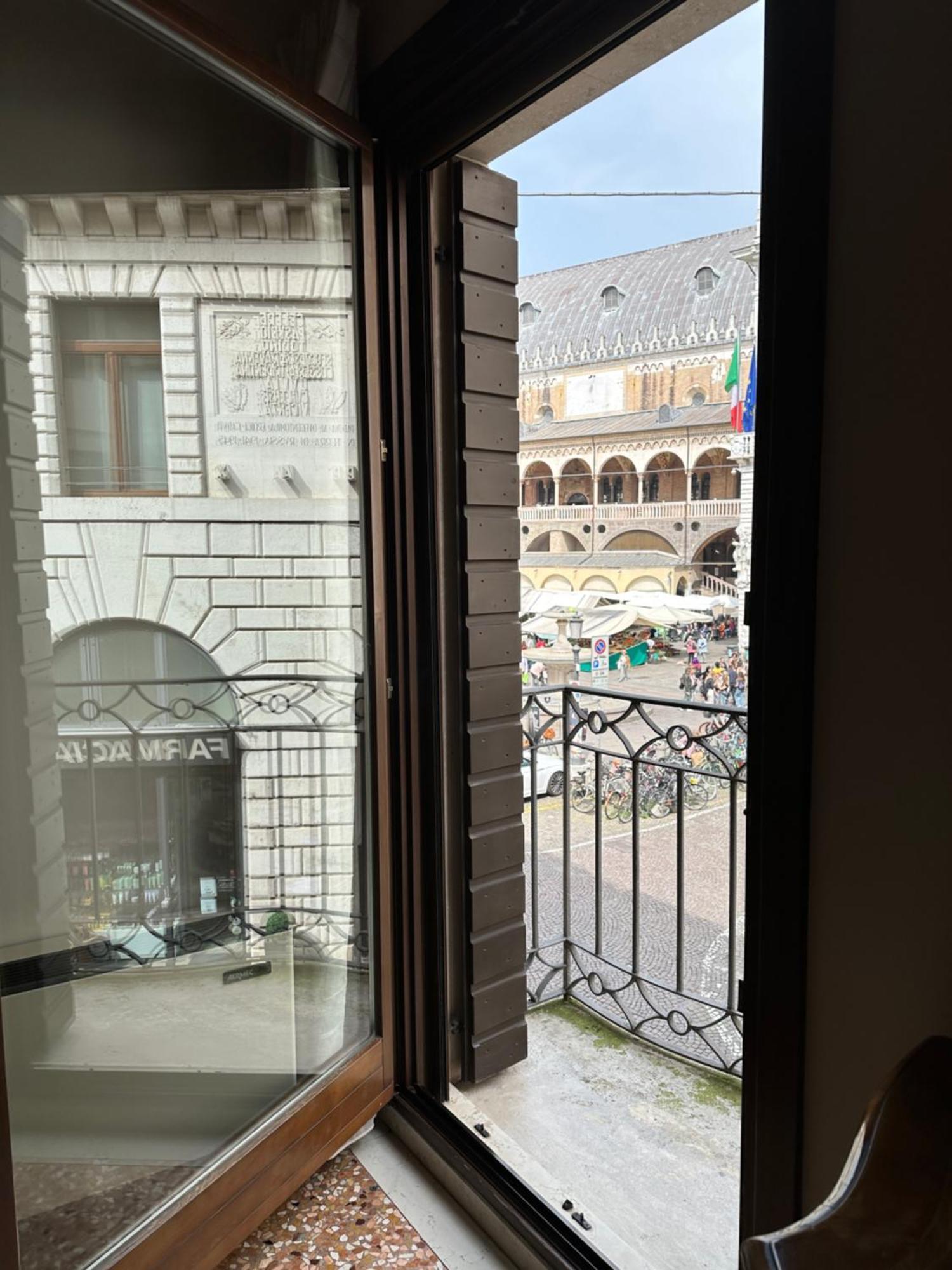 Padovaresidence Apartments - Vista Piazza Delle Erbe E Palazzo Della Ragione Exteriör bild